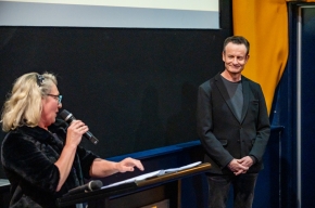 Festival Director, Michaela Bolzan introduces Matthew Gibbs and the first folio at SHWF 2023. Photo by Greg Jackson. 