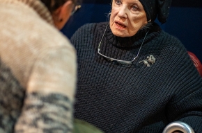Wendy Whiteley signs copies of thei novel. Photo by Greg Jackson. 