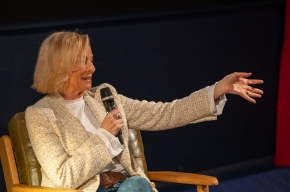 Liz Hayes chats with Wendy at SHWF 2024. Photo by Greg Jackson. 