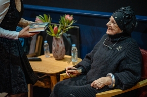 Wendy Whiteley signs copies of the novel. Photo by Greg Jackson. 