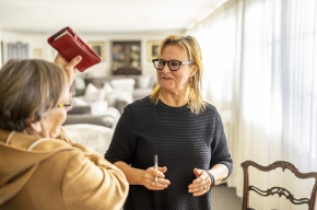 Christine Manfield signs copies of her latest cookbook, Tasting India. Photo by Greg Jackson. 