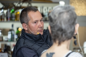 Sue Turnbull interviews Todd Alexander about his latest book, Thirty Thousand Bottles of Wine and a Pig Called Helga. Photo by Greg Jackson.