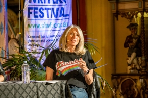 Tracey Spicer AM leads the panel of Monumental Women including Prof. Clare Wright OAM, Dr Kate Forsyth, Belinda Murrell, Paula McLean and Jaclyn Booton. Photo by Greg Jackson. 